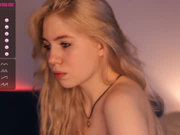blonde_pixie